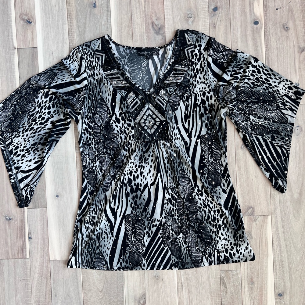 7 Wonders Women’s Blouse top with sequin black white and gray women’s small